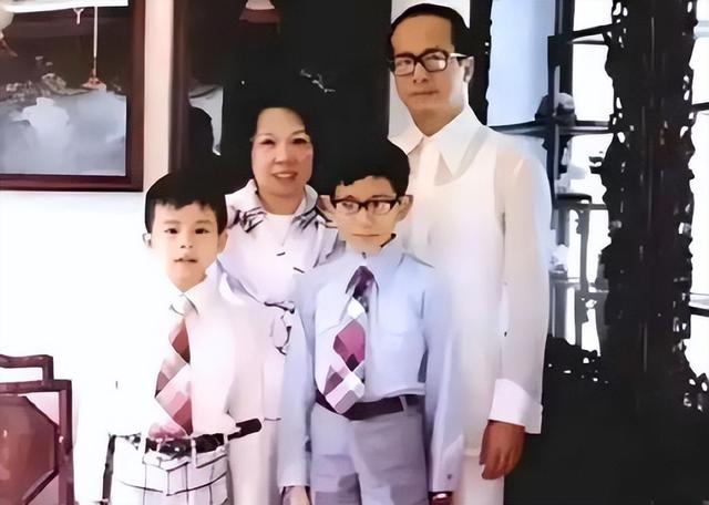 2909亿身价也没用！97岁李嘉诚油尽灯枯，最担心的是两个60岁儿子