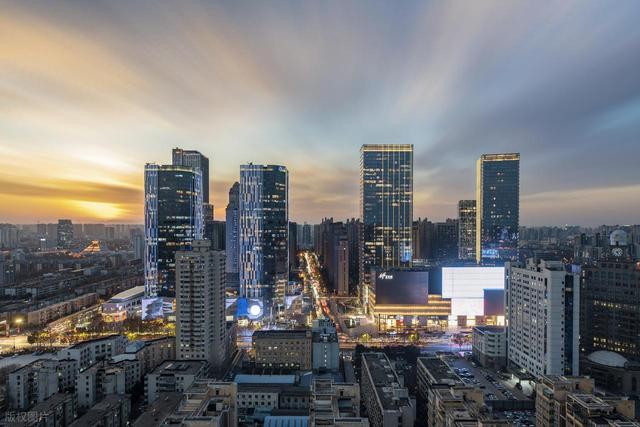 中国一城市是八大铁路枢纽，被誉为铁路心脏，这里能到任何城市