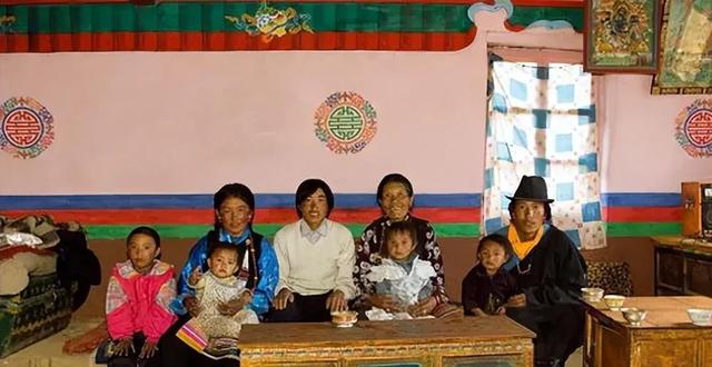 这个一妻多夫制的民族，晚上怎么过？女人直言：没有幸福可言