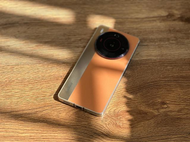 我花 700 多买了一二手「小众手机」,却学会了「放下手机」