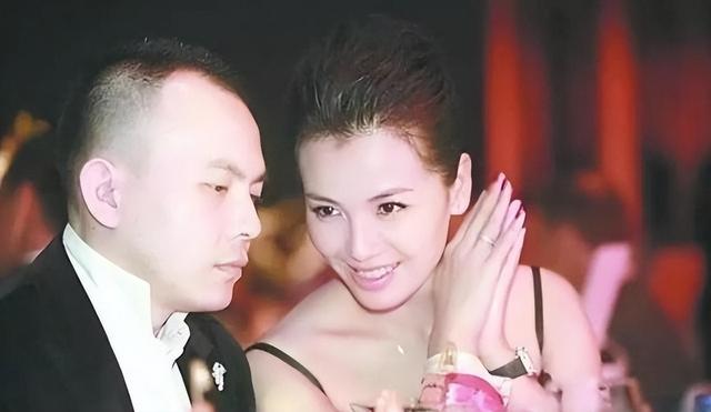 王珂没想到，帮自己还清亿万债务的刘涛，早已走上了“康庄大道”