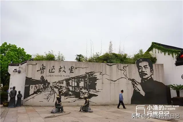 OK，西安华清池里的杨贵妃雕像“穿”上秋裤了！