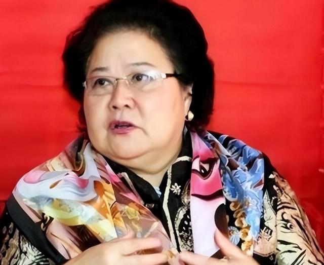 扎根美国、永不回国？带30名演员留美不归	，如今年过花甲归来