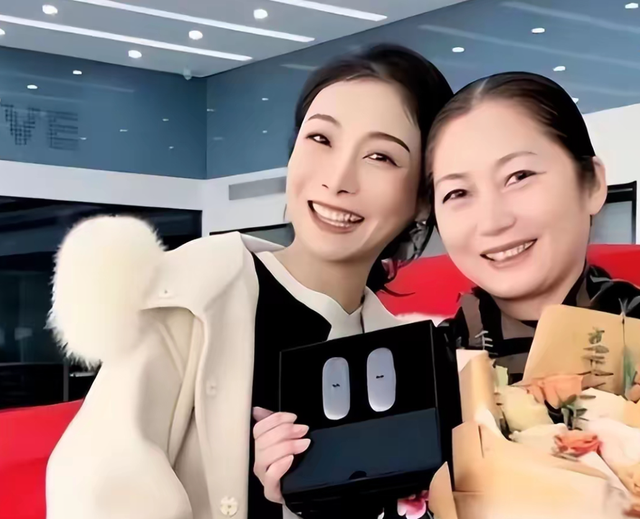 “买英国精子生3娃”的山东女人，8年后现状曝光！如今她后悔不？