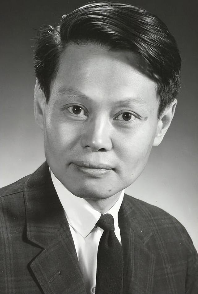 翁帆没想到，人情世故、江湖地位在杨振宁告别仪式上体现淋漓尽致