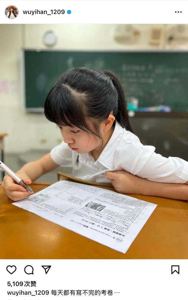 还记得《俗女养成记》里的小嘉玲吗？已经16岁啦？
