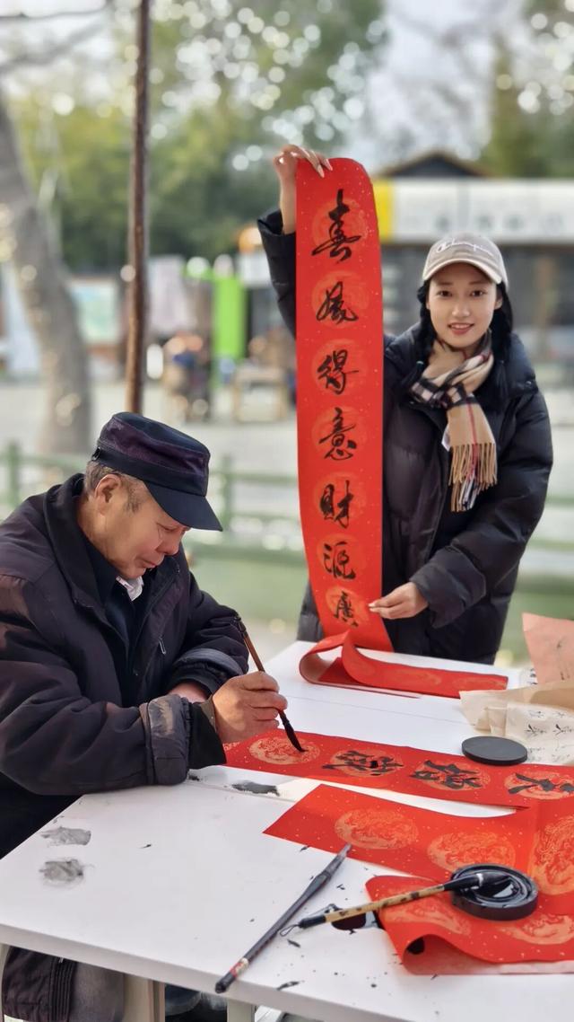 锦鲤土司城“过赶年”火爆开场！千人打年货、山道滑车引热潮！