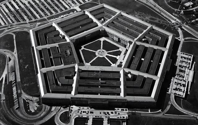 当着全世界的面，特朗普做出让步？中美刚刚谈完，官方就台海发声，7次提到“统一后”