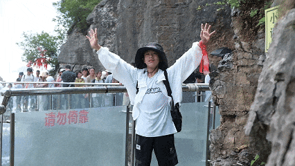 枣庄市中：今天，近4000人在龟山避暑纳凉！