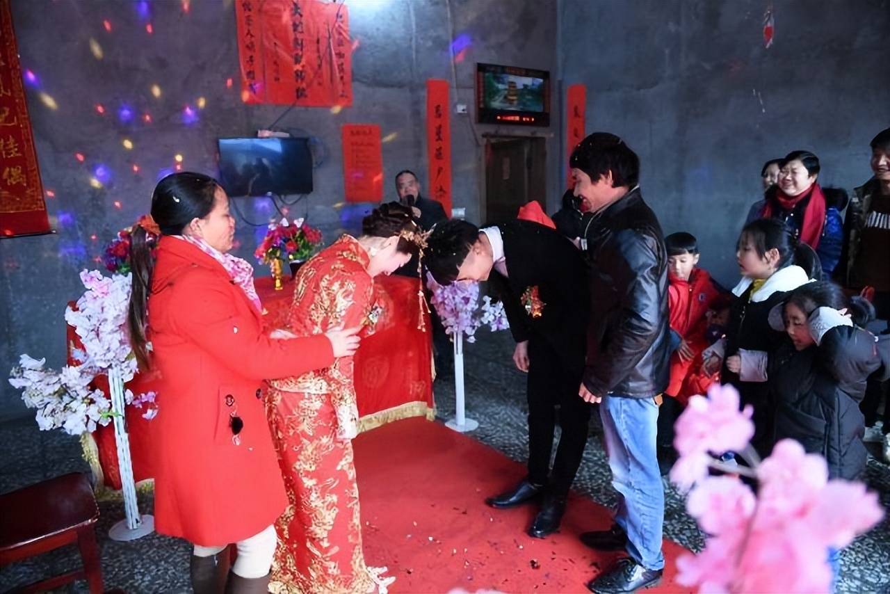 山东“两个儿子三个爹”后续:亲爹都是熟人,女子更多恶行流出!(图4) 山东“两个儿子三个爹”后续:亲爹都是熟人,女子更多恶行流出!(图4)