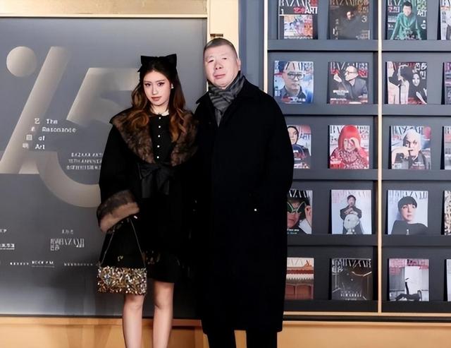 徐帆回应离婚五个月后	，冯小刚再惹争议，养女徐朵竟成了导火索