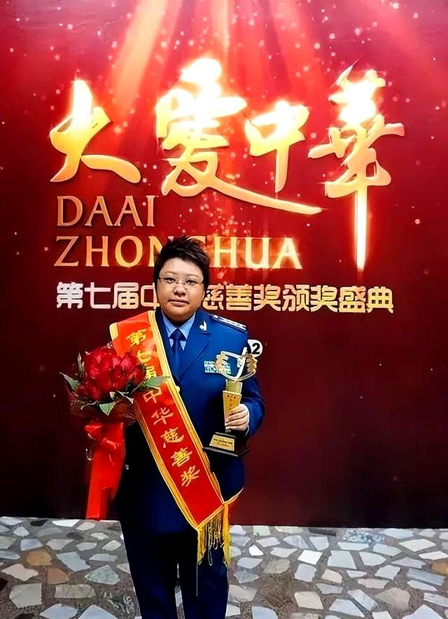 贪污上亿、假慈善？这次，当众落泪的韩红，再次印证孙燕姿的评价