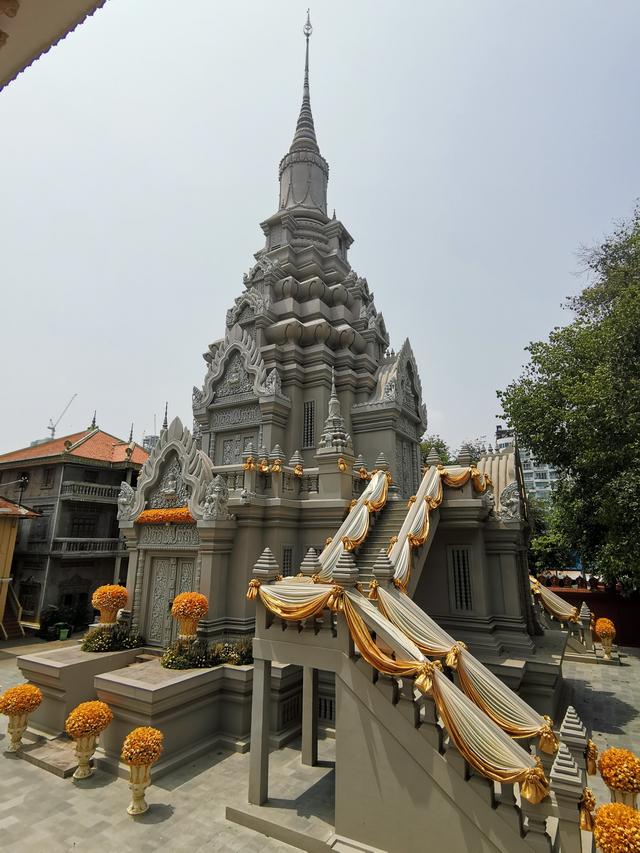 柬埔寨乌那隆寺——炙热的土地，时代的新生