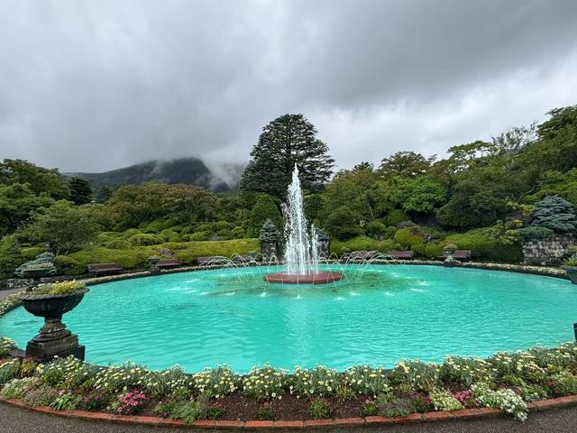 雨中游雕刻之森美术馆