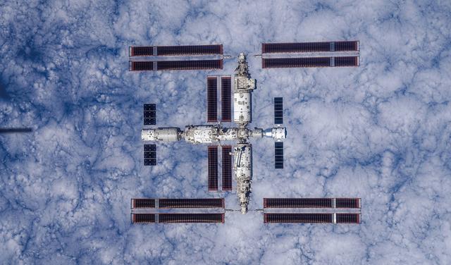 神舟二十一号成功发射！美国封锁失败，中国2030年前实现载人登月