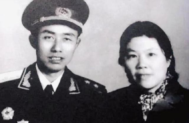 1976年，北京卫戍区副司令员邱巍高接到吴忠电话：你马上去中南海