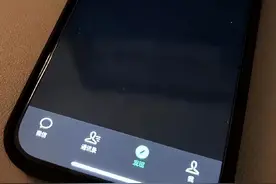 又中招？！iPhone 15再现烧屏，苹果承认缺陷：可通过新系统修复图片