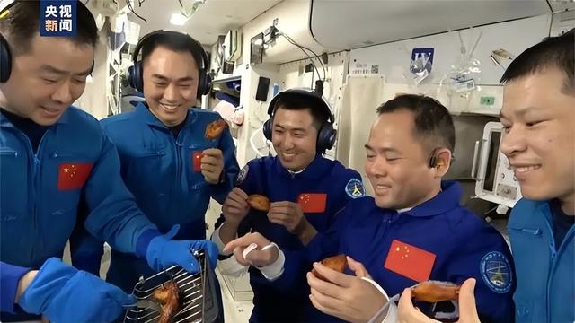 真香！中国把烧烤搬到了太空，中国太强大了，美俄"原汤化原食"？