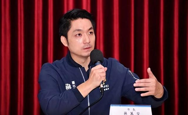 两岸再突发重大事情，蒋万安还没坐飞机来陆，国台办发出一个警告