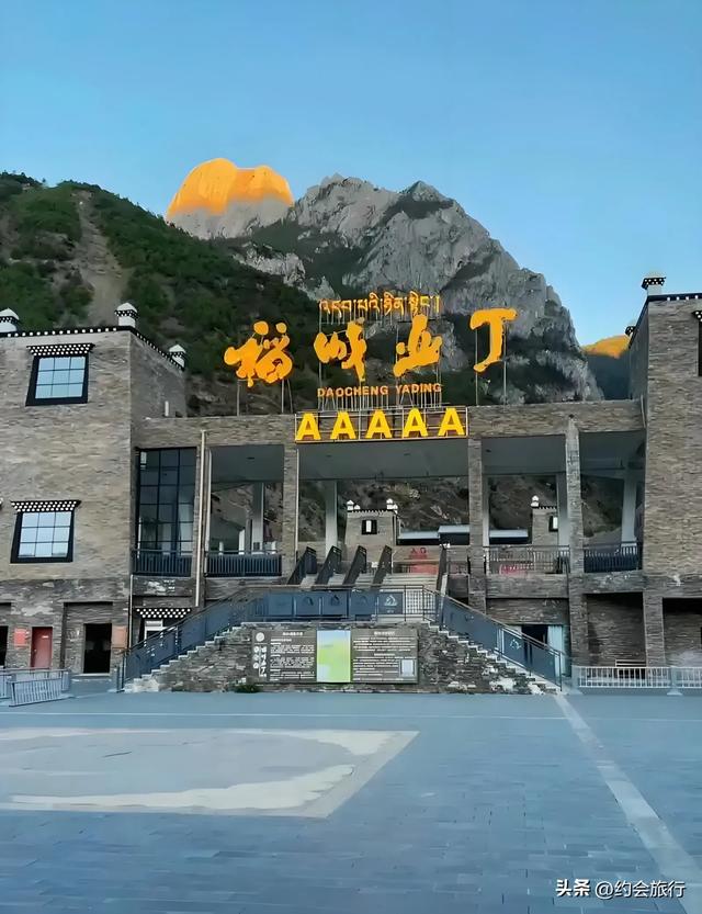 景区大门越建越远？别被“保护”忽悠了，这背后的账本才更刺眼