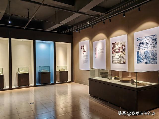 参观梅州市华侨博物馆