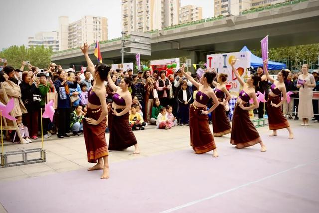 10国留学生当“文化推荐官”！曲阳社区国际文化嘉年华热力启幕