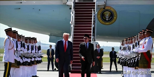和平奖作秀，盟友9000亿大出血：特朗普亚洲行纯纯来“薅羊毛”？