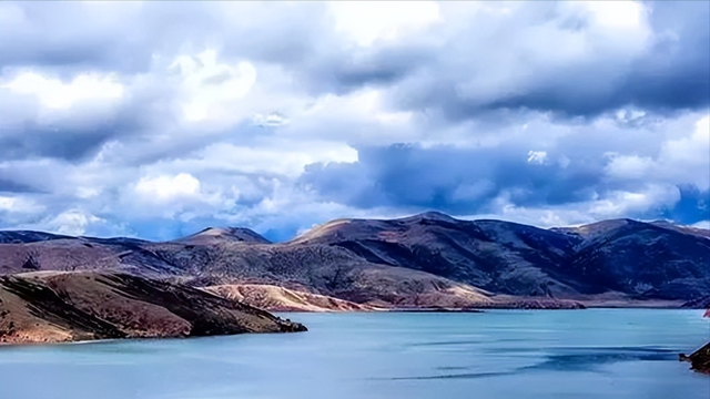 跟着国道214寻宝藏：拐进66公里，遇见西藏最治愈的湖