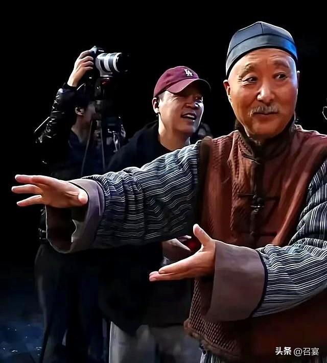 炸了！72岁陈佩斯让演艺圈集体哑火，点映票房1900万掀翻天花板！