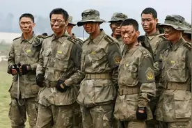 我军军装真的更换太频繁了吗？究竟是军装的问题还是人的问题？图片