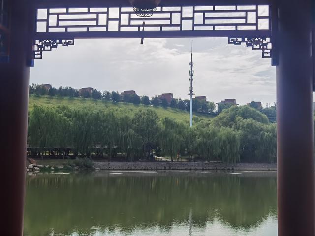 初秋，迎着习习秋风骑行赏景