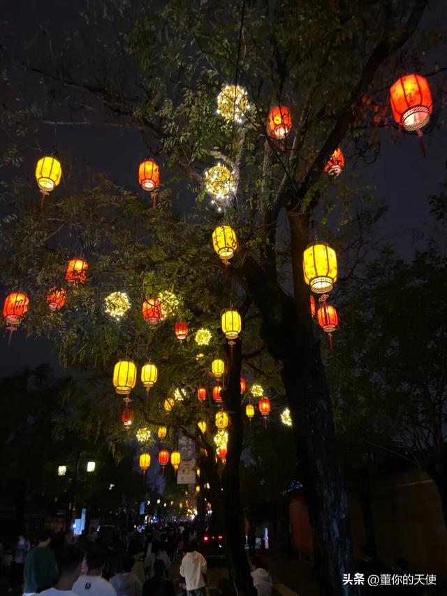 人潮拥挤！夜游一次商丘古城之后，真的想说，这是要火啊！