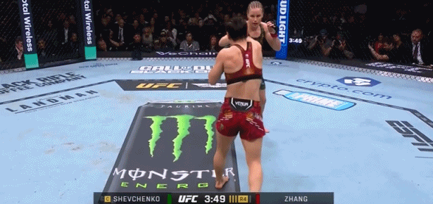 拼尽全力！张伟丽升重判定不敌舍甫琴科，无缘夺UFC蝇量级冠军