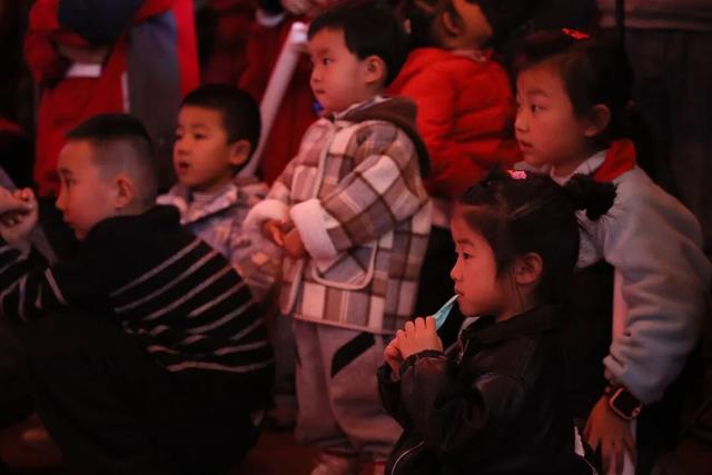 【冬游舟曲 簪花迎春】“西街七点半·文化大集市” 点亮夜色 共赏风华