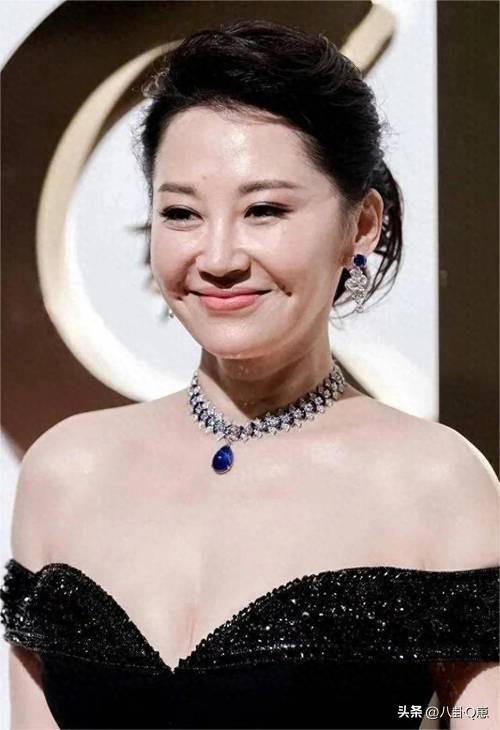 身价过百亿，坐拥北京一条街出门私人飞机，京圈内的富婆都有谁?