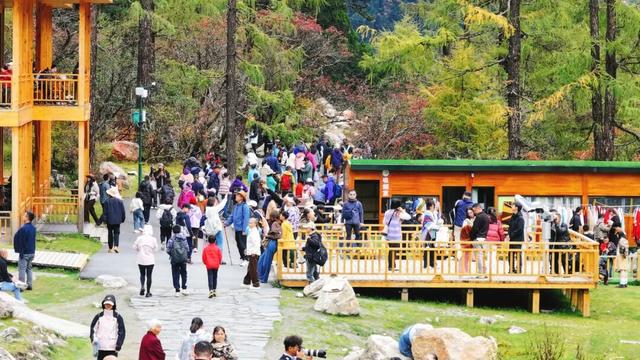 氛围感天花板！国庆逢中秋，到毕棚沟秋色共团圆~