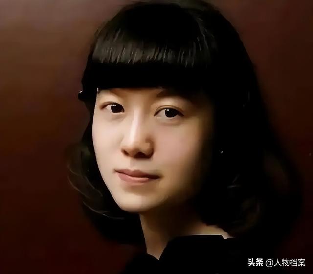 杨振宁去世后，翁帆再发文，49岁无子女的她，早已被安排好了退路