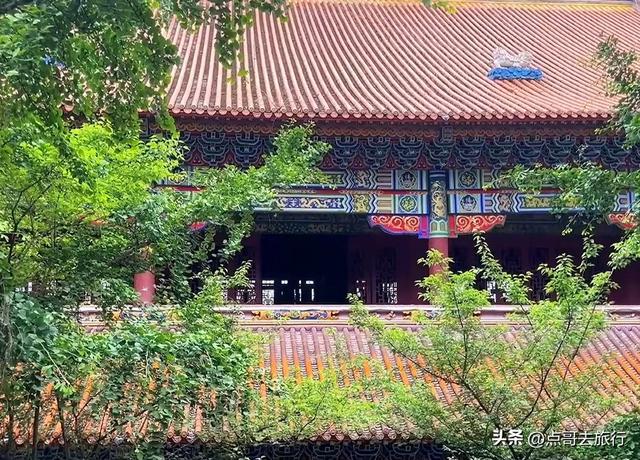 成都彭州被冷落的寺庙，殿宇壮观恢宏，位置堪称上乘，不要门票！