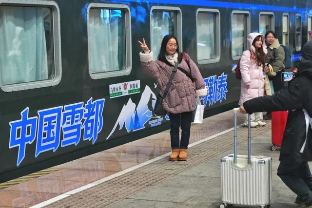 坐着火车游新疆，你愿意去看可可托海牧羊人吗？