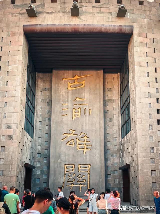 一组“进一步开放了”的重庆朝天门广场美图，“亲水”就不要想了