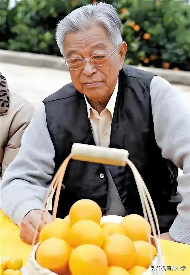 很火的句子｜把自己重新养一遍，闭嘴，微笑，健忘，既简单又高级