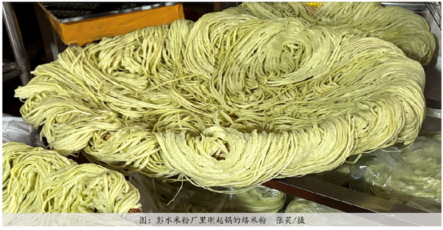 在重庆小面王国 他们另立山头吃米粉 | 十月行记
