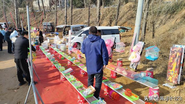 李园温泉最近火了，还真有点神奇，水温在30度左右