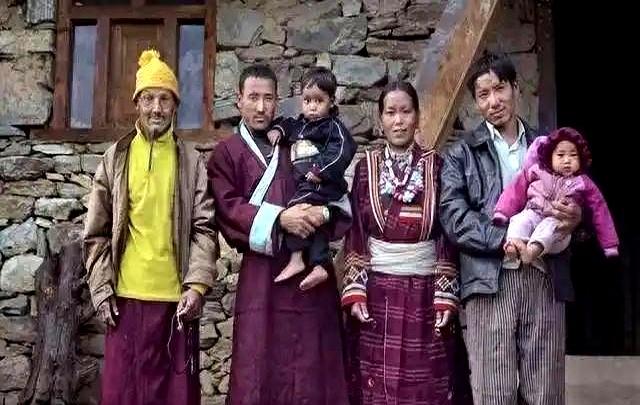 这个一妻多夫制的民族，晚上怎么过？女人直言：没有幸福可言