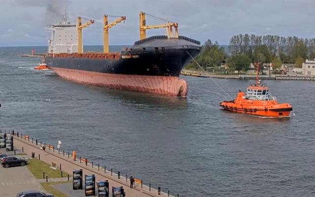 趴在中国仁爱礁9000多天的菲律宾军舰，如今已经再也拖不走了！