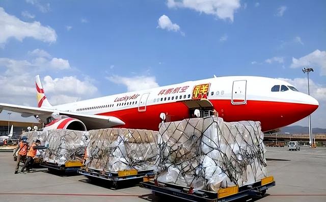 你以为航空公司靠机票赚钱？其实机票只是零头，真正的暴利揭晓