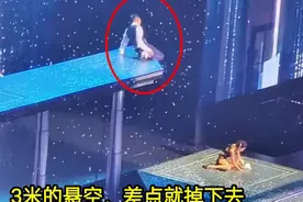 怪不得这么多人喜欢刘德华，演唱会高台滑跪，网友直呼“太危险”图片