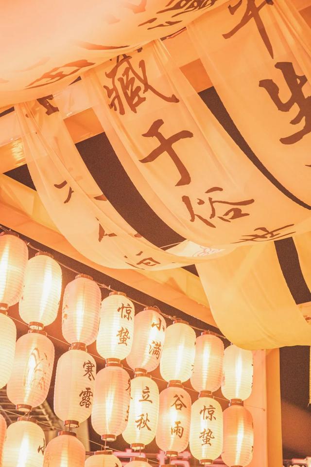 地下探秘，地上逛吃！
