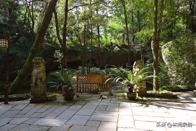 南明山，一座留下名家传说与摩崖题刻的文化名山，让人流连忘返