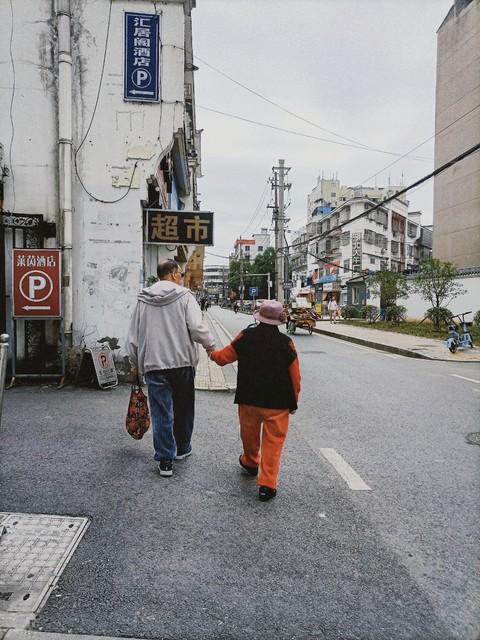 两性关系：60岁女人的大实话，男人过了65岁，只剩下一个“用处”
